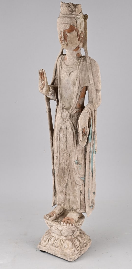 Chinese quan yin figure, H 75 cm.: Antique Chinese sandstone Quan Yin statue, with some residual polychromy. Dimensions: 75 cm. In good condition.