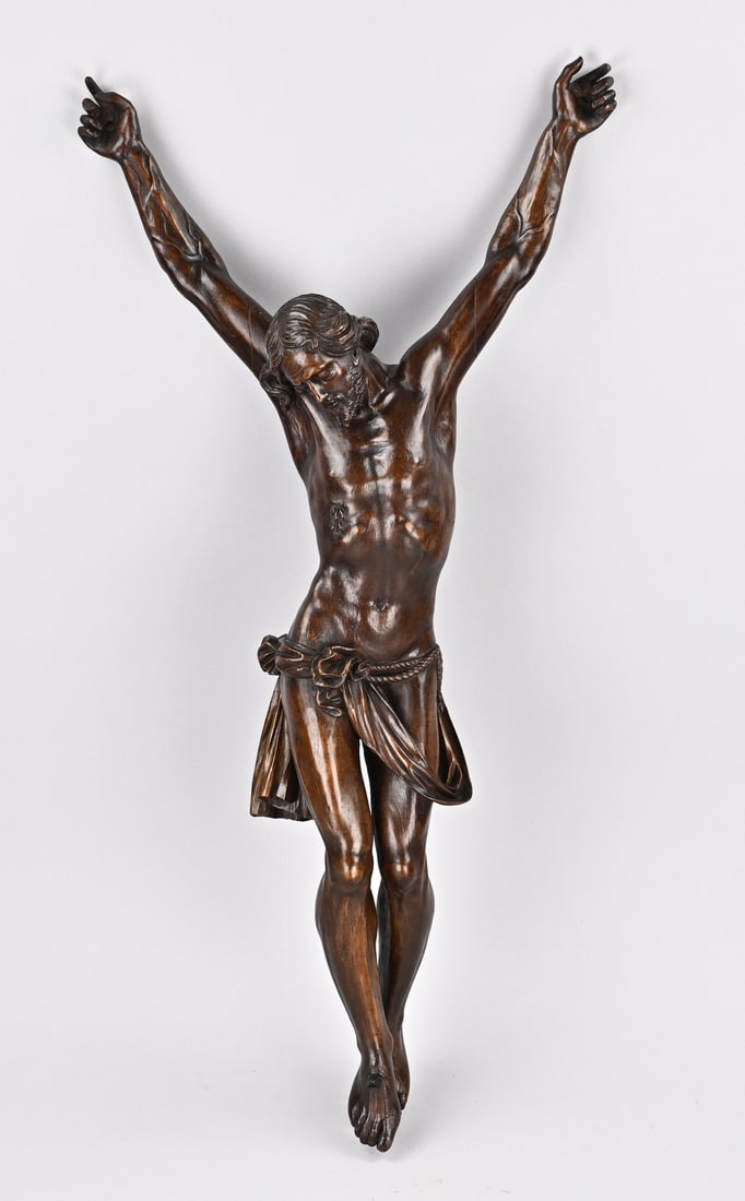Corpus Christi, 73 x 36 cm.: Large 18th-19th century carved walnut Corpus Christi. Fine quality. Beautiful pantina. Dimensions: 73 x 36 cm. In good condition.