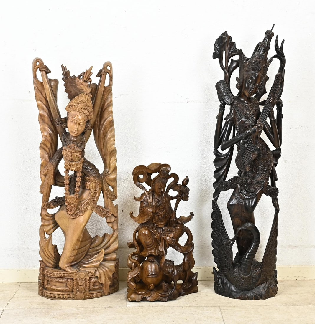 3x Woodcarved statue (1 of 1)