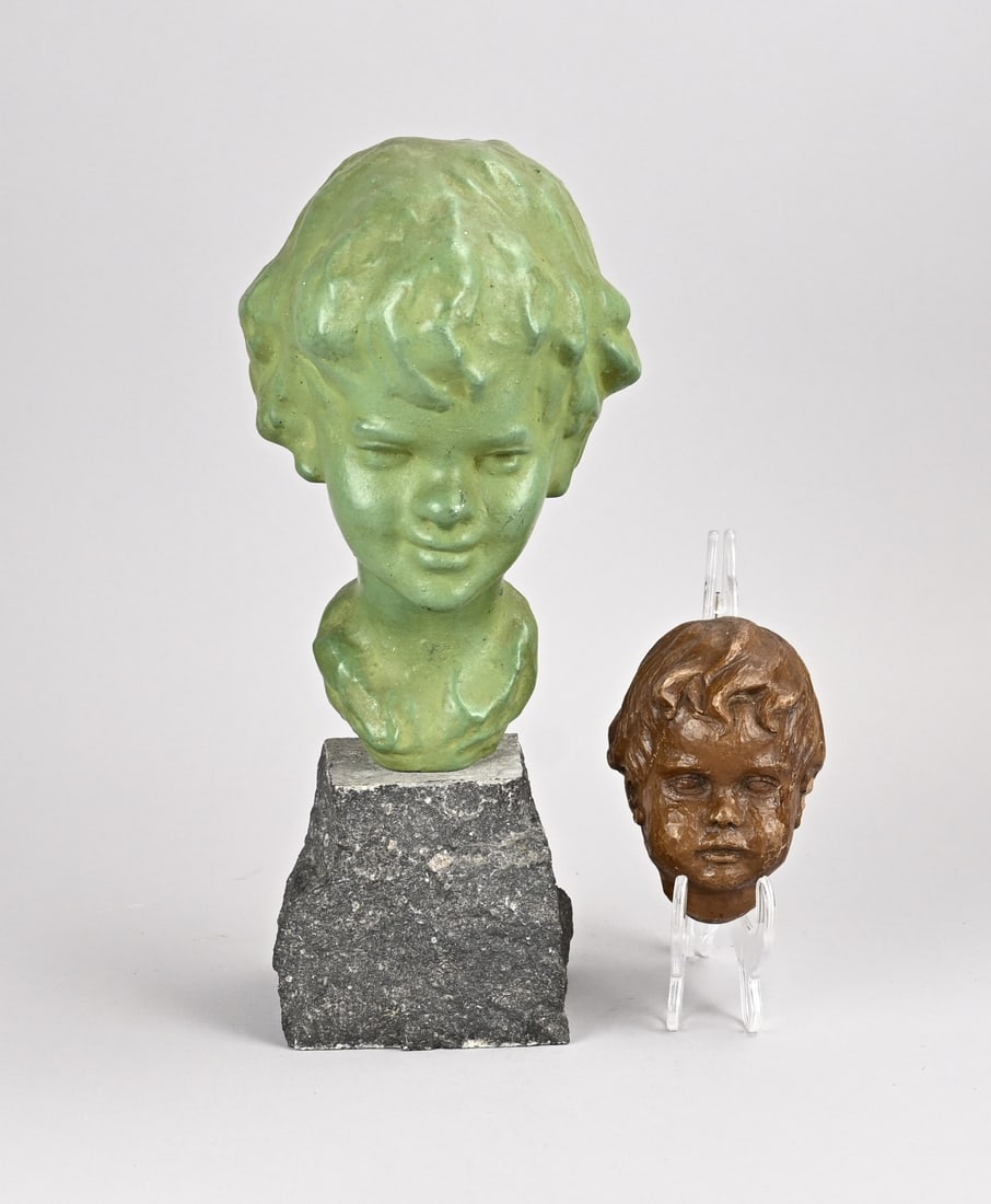 2x Antique portrait: 2x Antique portrait. 1x Copper overlay portrait on granite base, circa 1930. 1x Ceracast, boy's head, circa 1930. Dimensions: 12 x 36 cm. In good condition.