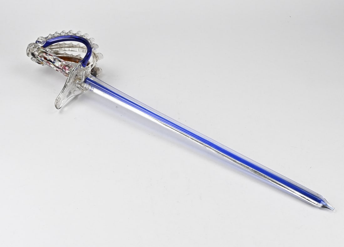 Venetian glass sword, L 63 cm.: Venetian glass sword. Second half of the 20th century. Dimensions: L 63 cm. One chip. Otherwise in good condition.