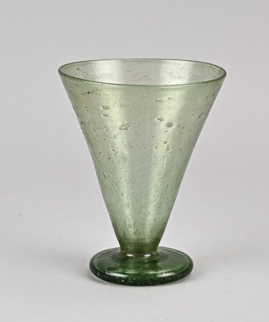 17th - 18th Century beaker glass Ø 10.5 cm. (1 of 1)