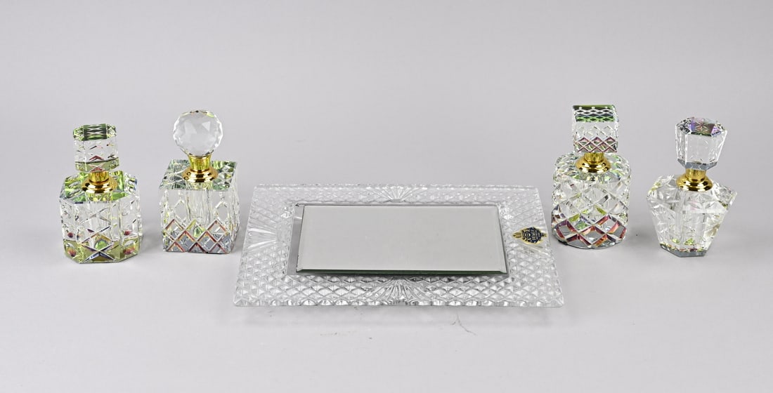 4x Perfume bottle on tray (1 of 2)