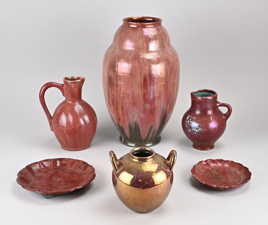 Lot of Porceleyne Fles vases etc. (6x): Six Delft Porceleyne Fles faience red flambé glaze vases, goldstone, et cetera. First half of the 20th century. Dimensions: 13 x 37 cm. In good condition.