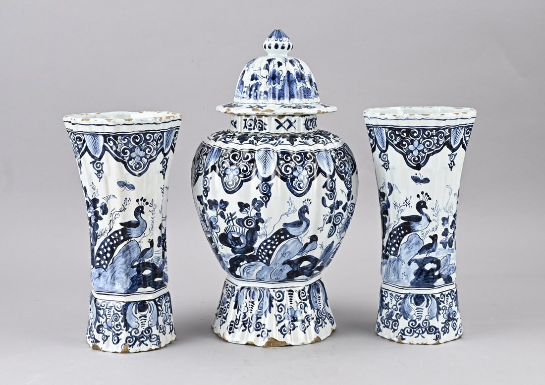 3-piece Delft cabinet set, H 25 - 36 cm. (1 of 2)