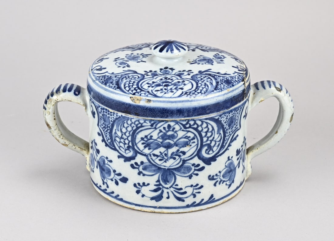Delft butter pot Ø 14 cm, (1 of 3)