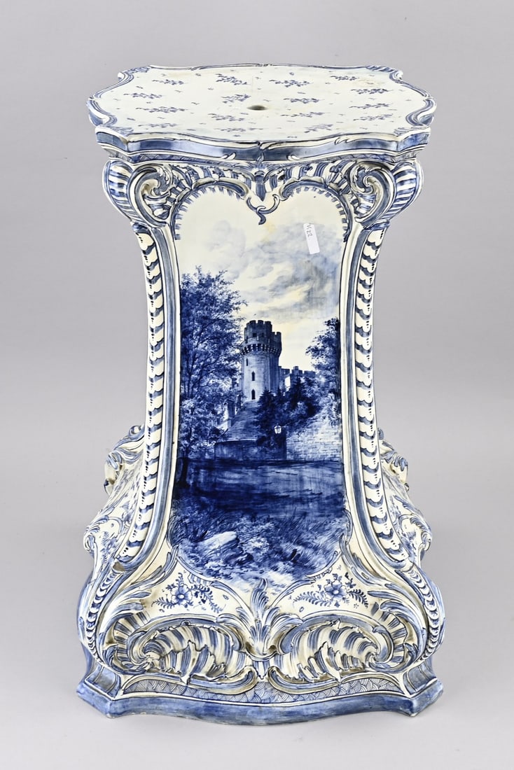 Pedestal Royal Bonn (1 of 3)