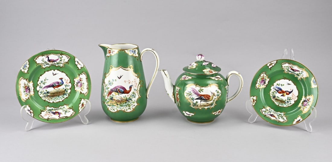 Teapot + chocolate pot with saucers: Four pieces of antique dinnerware. Earthenware. 19th century. Consisting of: teapot + chocolate pot and saucers. One lid is missing. Base mark with apples and bees. Hand-painted, floral, birds and gol
