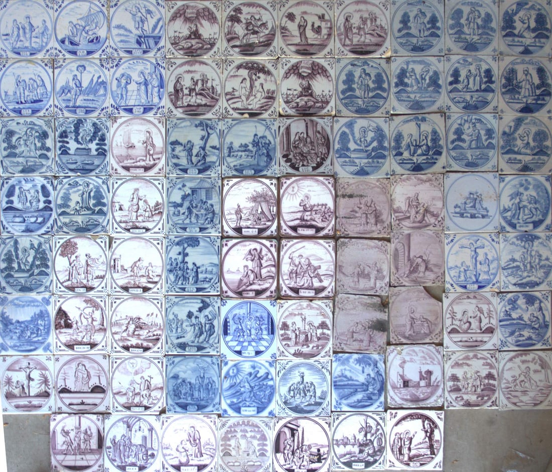Lot of biblical tiles (77x): Lot of 77 antique Dutch tiles with biblical scenes in a circle. Color: blue + manganese. Tiles of varying quality and age. Circa 1760 - 1960. Dimensions: 13 x 13 cm. In fair/good condition.