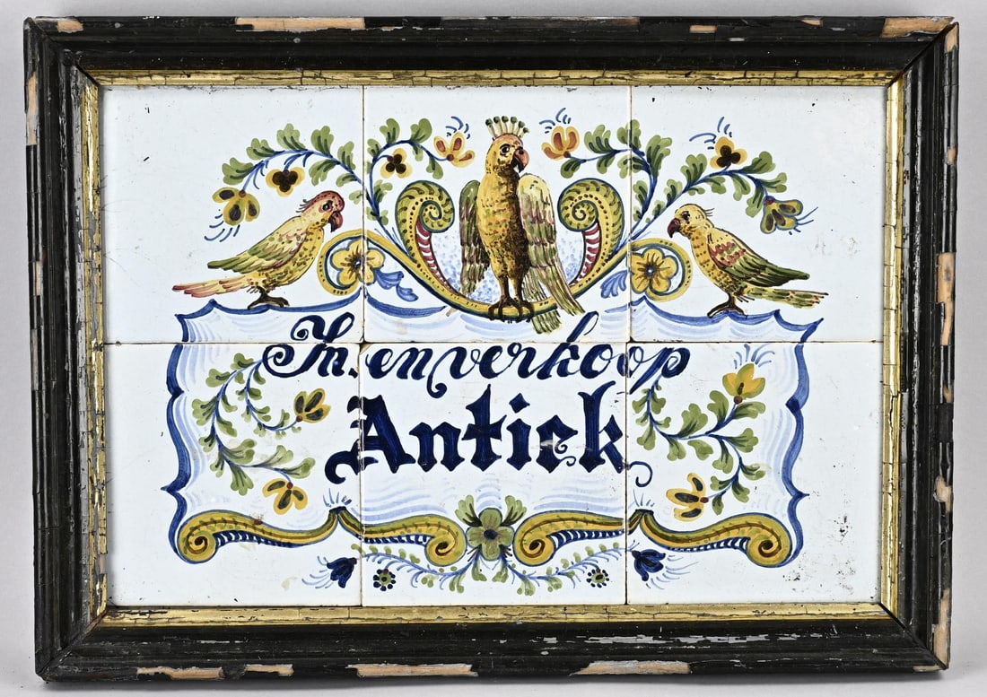 6-Pat tile panel (bird motif): 19th-century hexagonal, colored tile panel with bird motif + text 'Buying and selling antiques'. Dimensions: 46 x 33 cm. In good condition.