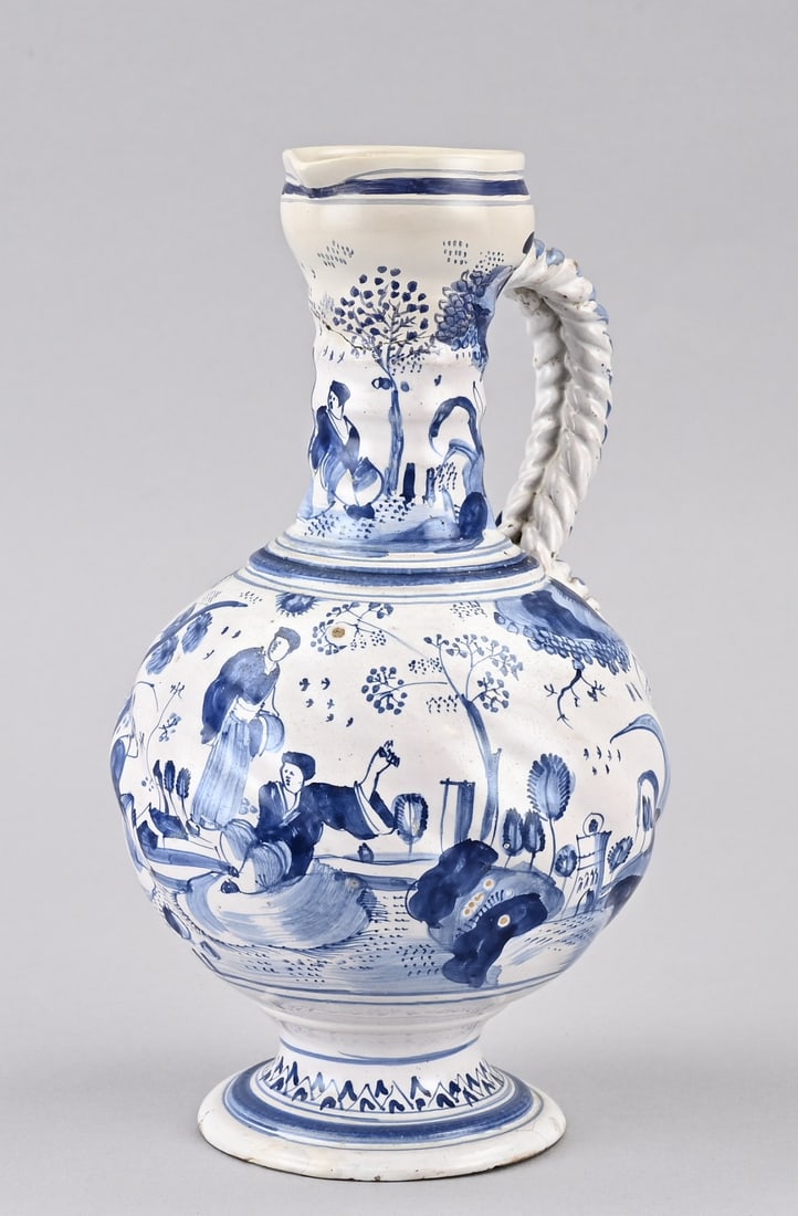 German Shorthaired Pointer, H 24.5 cm.: Antique 18th-century German faience English neck stool with chinoiserie decoration. Dimensions: H 24.5 cm. Upper neck restored. No base mark. In reasonable condition.