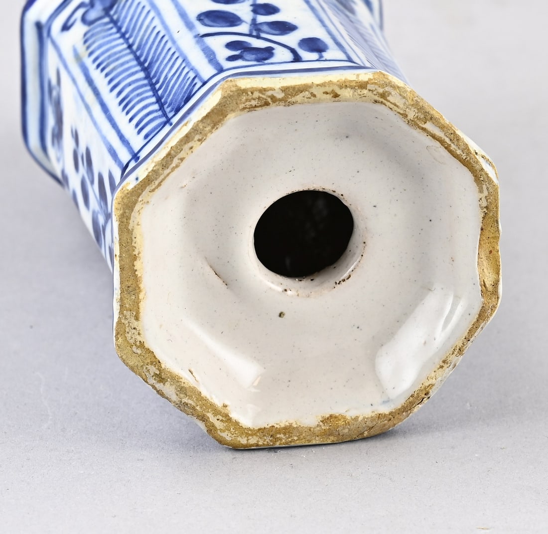 Delft shaker, 17 cm. - 2