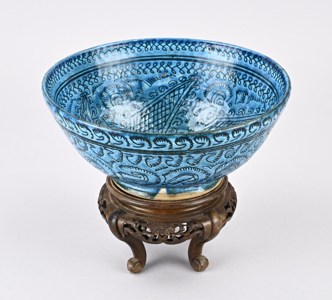 Terracotta bowl on base Ø 22.7 cm. (1 of 3)