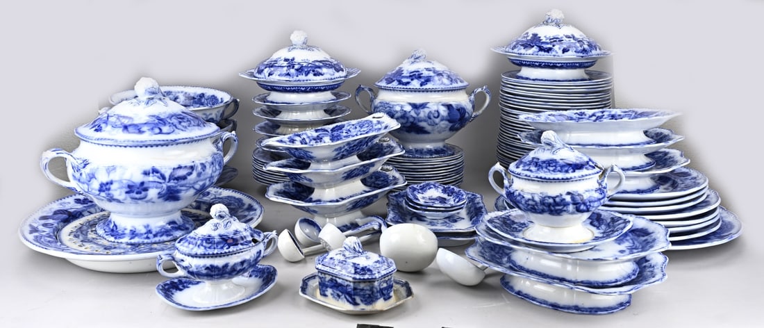 Large Wedgwood dinner service (1 of 1)