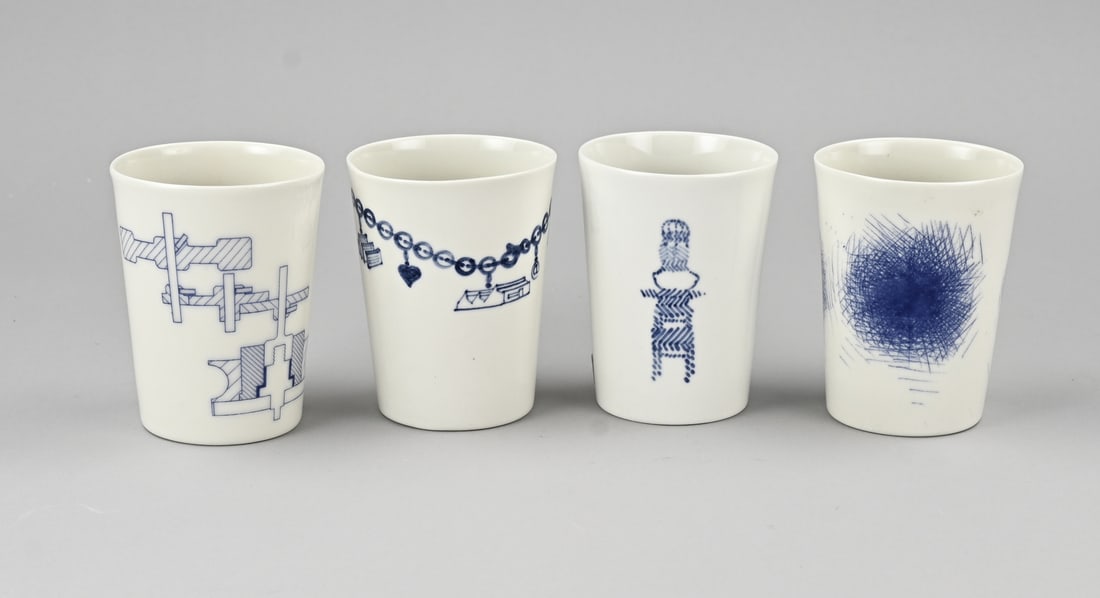 4x Makkum Cup special edition.: Four Dutch Makkum porcelain cups. Oandielhalder wearde special edition. Second half of the 20th century. Dimensions: 10 cm. In good condition.