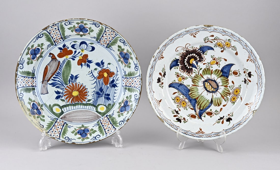 2x Delft plate Ø 31 - 35 cm. (1 of 2)