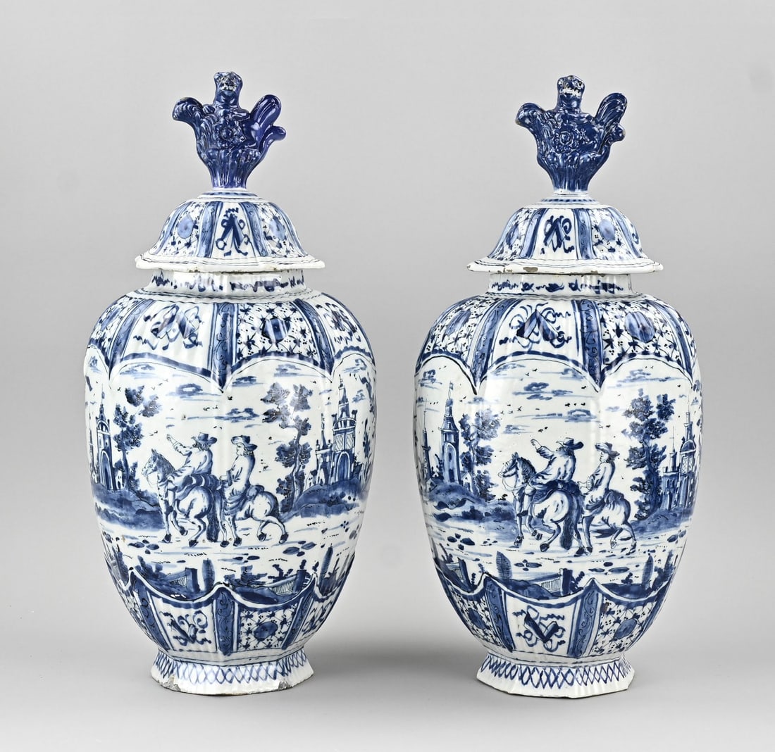 2x Capital Delft lidded vase, H 47 cm.: Two substantial 18th-century Delft faience lidded vases with European figures in a landscape/horsemen decoration. Octagonal design. Dimensions: H 47 cm. In good condition.