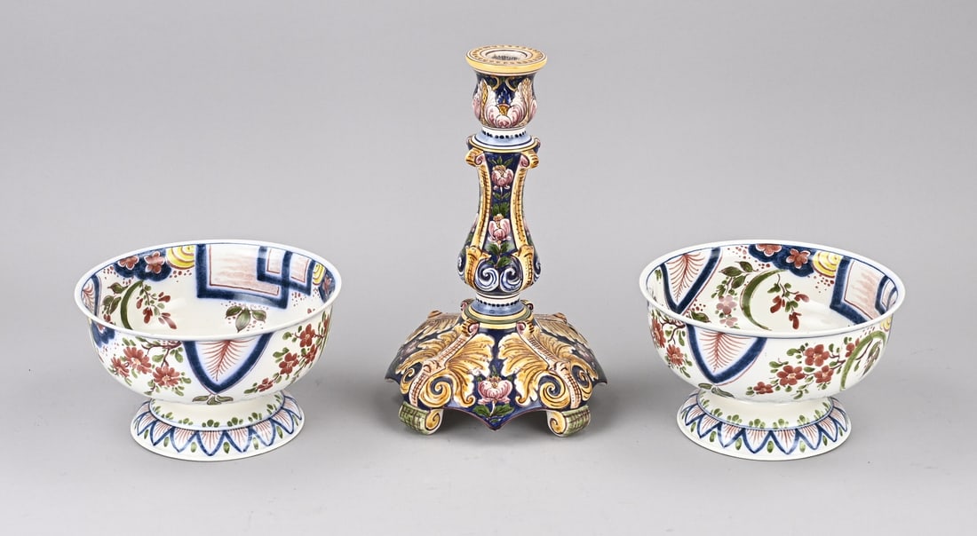3 parts faience: Three pieces of old/antique faience. Consisting of: two Zenith Holland cabinet bowls, polychrome, with Chinese decoration. And a polychrome, Neo-Renaissance candlestick. 20th century. Dimensions: 18