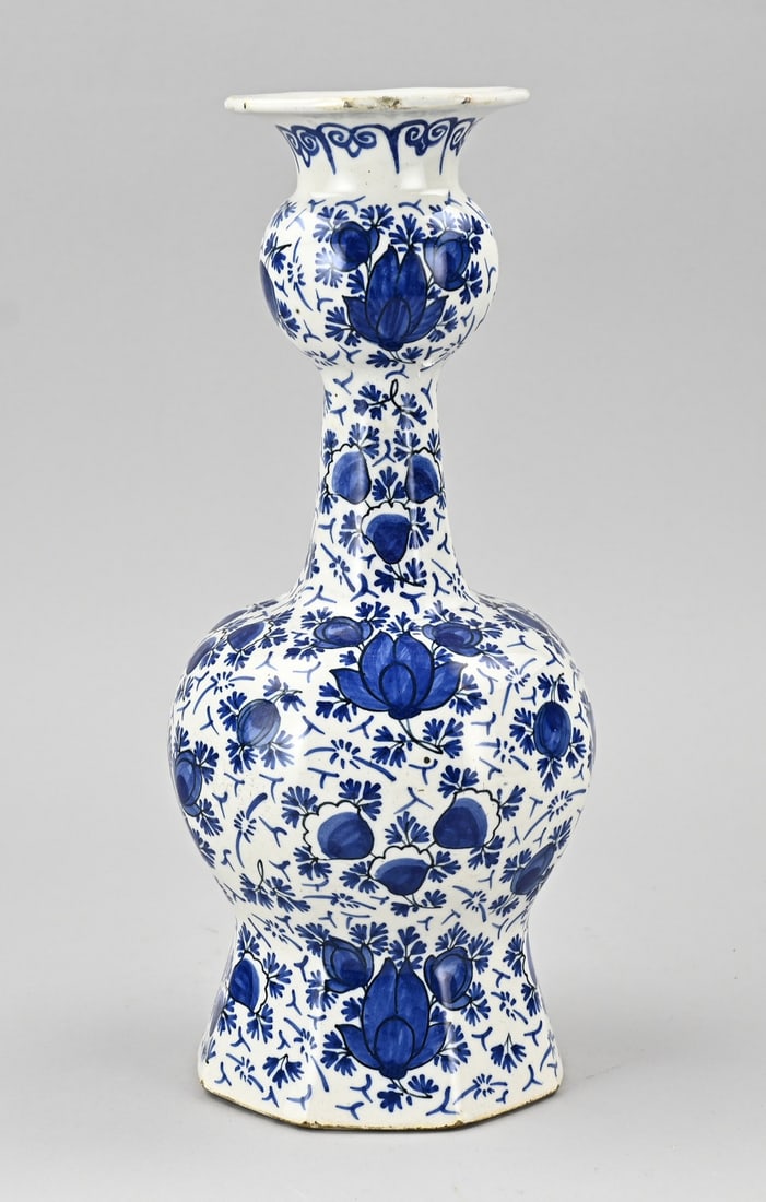 Delft knobbed vase, H 32 cm.: 18th-century Delft faience bulbous vase with floral decoration. Dimensions: H 32 cm. In good condition.