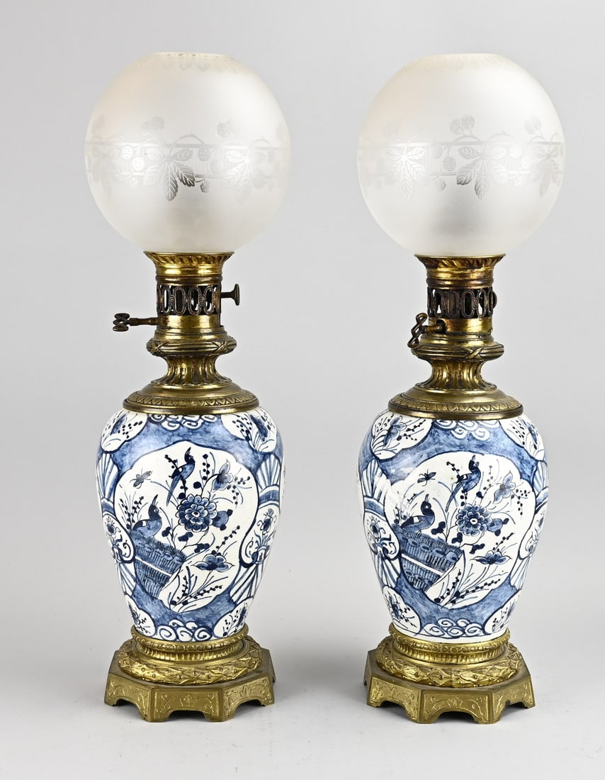 2x Delft oil lamp, H 55 cm.: Two beautiful kerosene lamps with bronze mounts. Made from 18th-century Delft faience vases. Chinoiserie decoration. Dimensions: H 55 cm. In good condition.