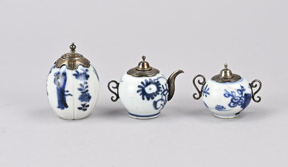 3x Miniature, China (1 of 2)