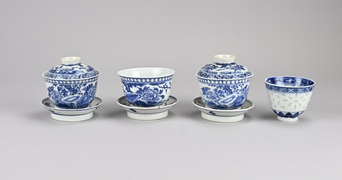 Lot of Chinese cups/lids (1 of 2)