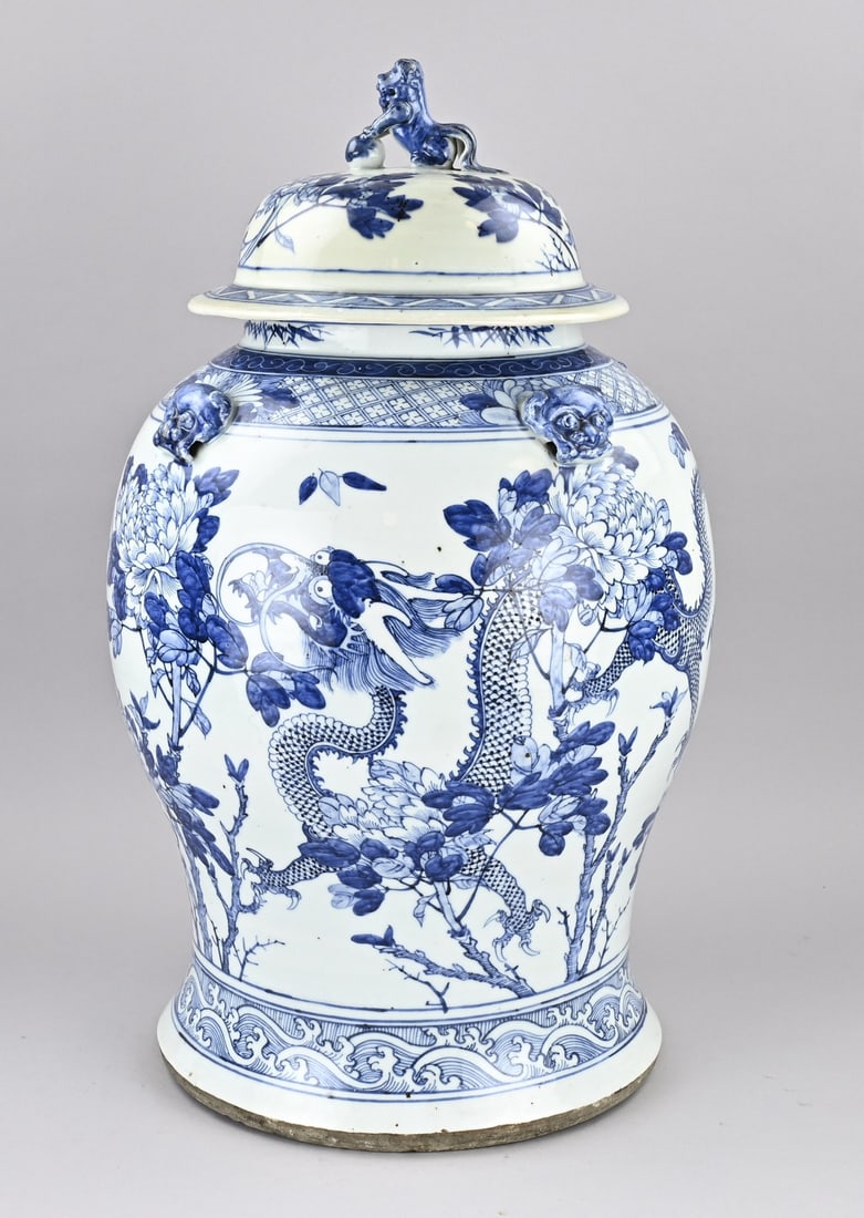 Capital Chinese lidded vase, H 64 cm.: Magnificent 18th-19th century Chinese porcelain lidded vase with peony/dragon decoration. Dimensions: H 64 cm. One minimal chip. In good condition.