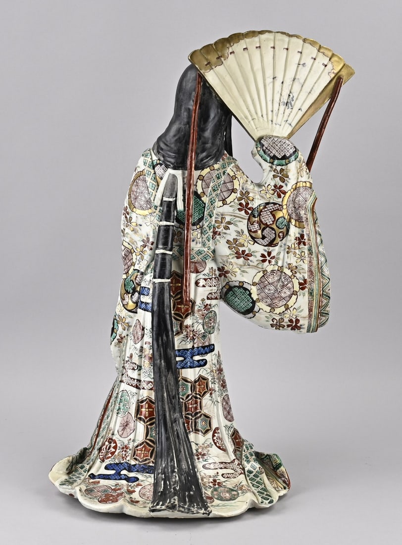 Oriental statue with fan - 2
