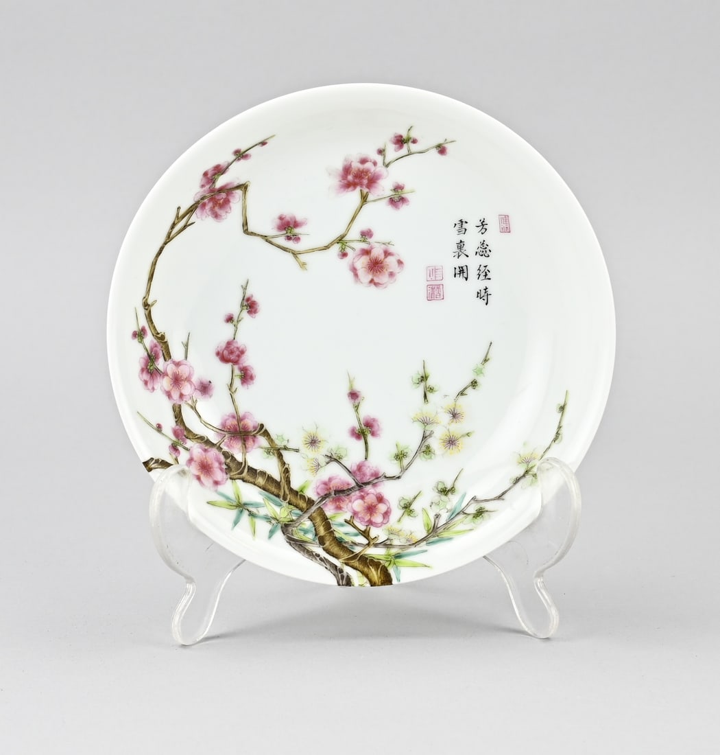 Chinese Family Rose plate Ø 17.1 cm.: Old Chinese porcelain Rose Family plate with blossom tree decoration, text, and signature. With base mark. Dimensions: Ø 17.1 cm. In good condition.