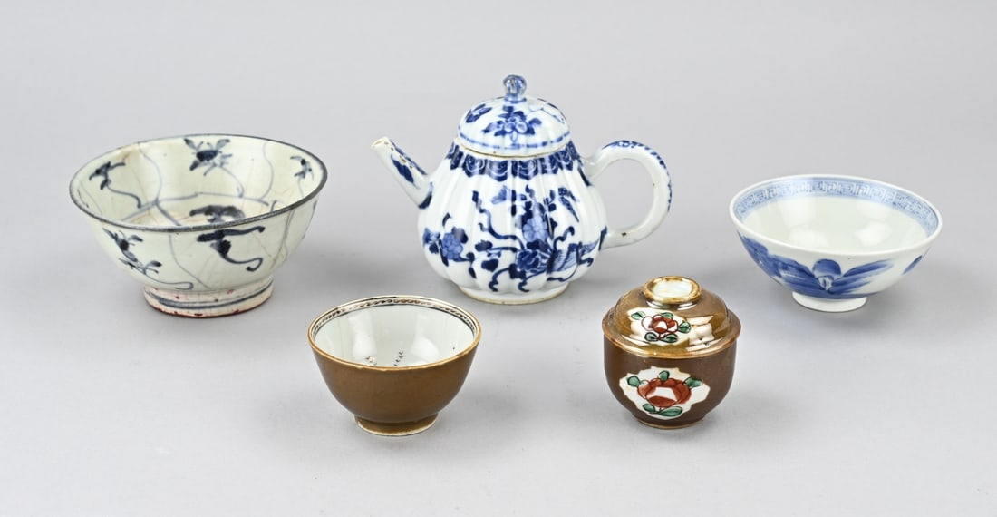 Lot of Chinese porcelain (5x) (1 of 1)