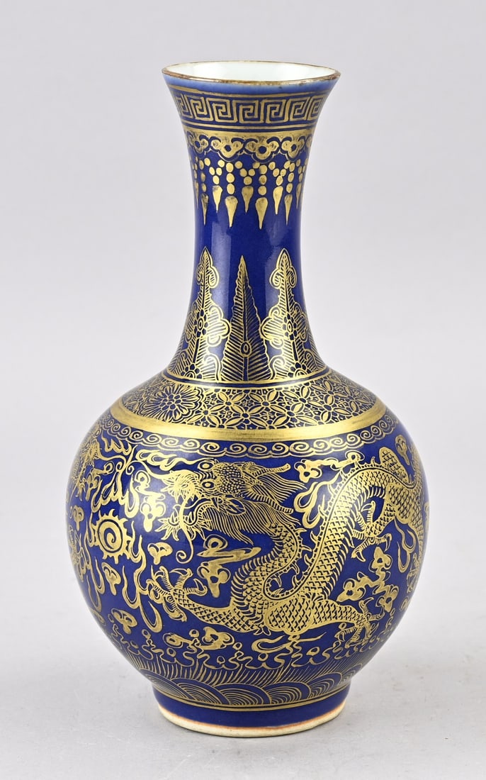 Chinese vase, H 22.2 cm.: 19th-century Chinese porcelain vase with blue glaze and golden dragon decoration. Six-character base mark. Quangxu. Dimensions: H 22.2 cm. In good condition.