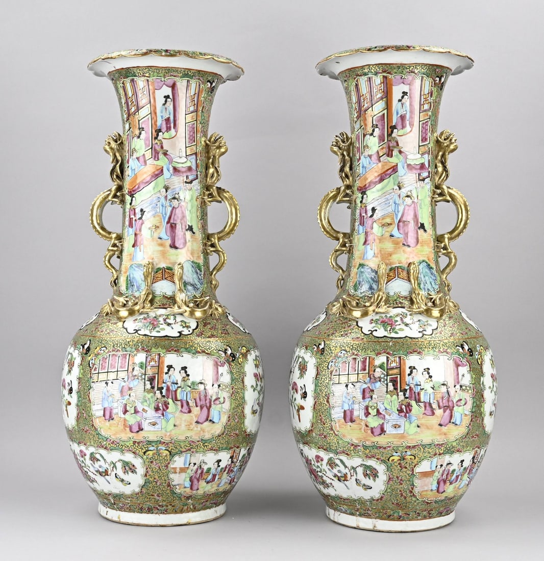 2x Chinese/Canton vase: Two substantial 19th-century Chinese porcelain Cantonese Rose Family vases with figures/floral/fauna/dragons and gold decoration. Dimensions: H 60 cm. In good condition.