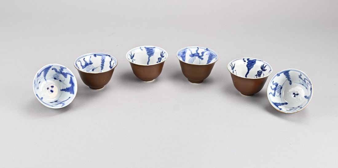 6x Cappuccino cup: Six antique Chinese porcelain capucine cups with fighting fish decoration. First half of the 20th century. Dimensions: 5.5 - 7.6 cm. In good condition.