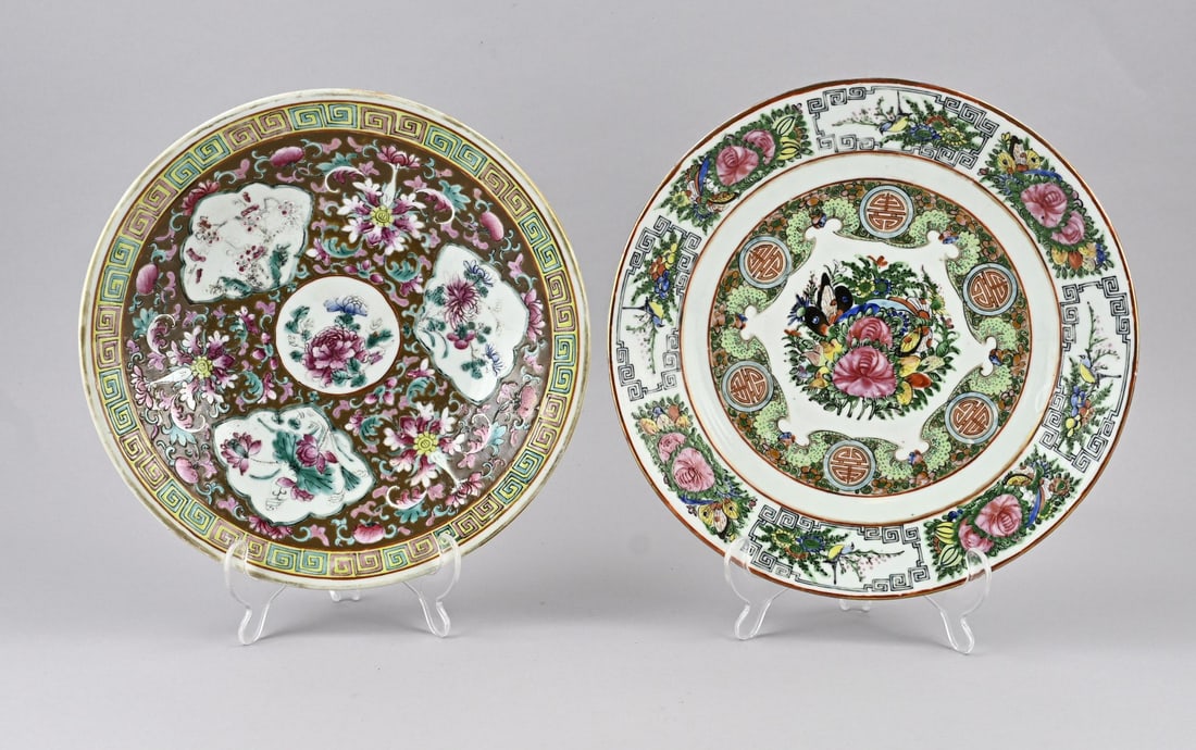 2x Chinese plate Ø 28.7 - 29.7 cm. (1 of 2)