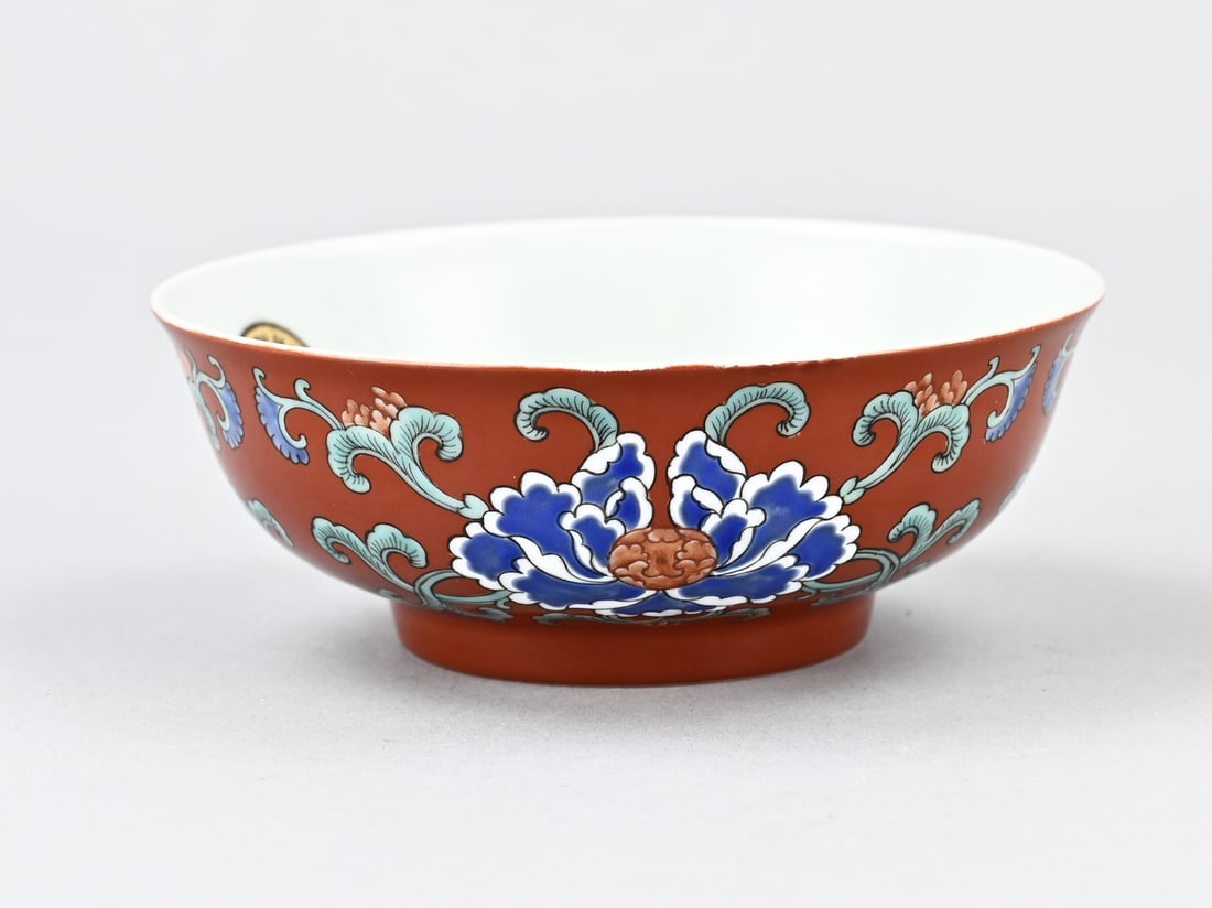 Chinese bowl Ø 12.3 cm.: Chinese porcelain bowl with peony decoration + brown/red glaze. Base mark. Dimensions: H 4.8 x Ø 12.3 cm. In good condition.