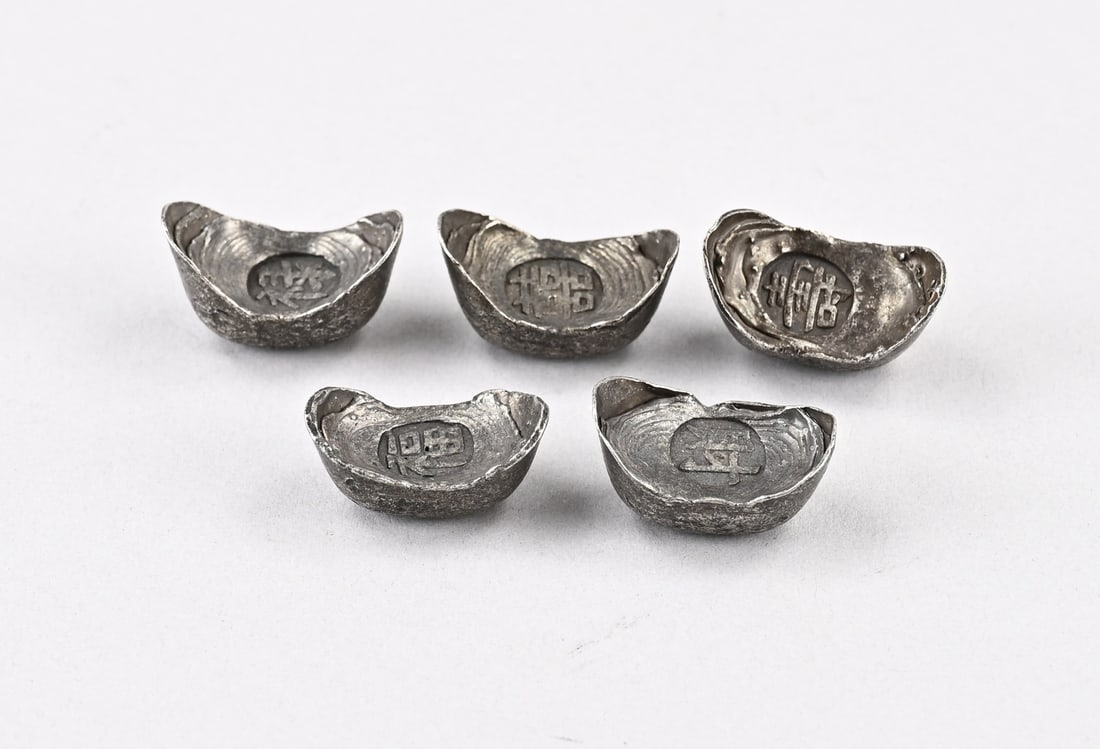 5x Chinese means of payment: Five Chinese silver coins, known as ingots. Qing dynasty. Weight: approximately 159 grams. In good condition.