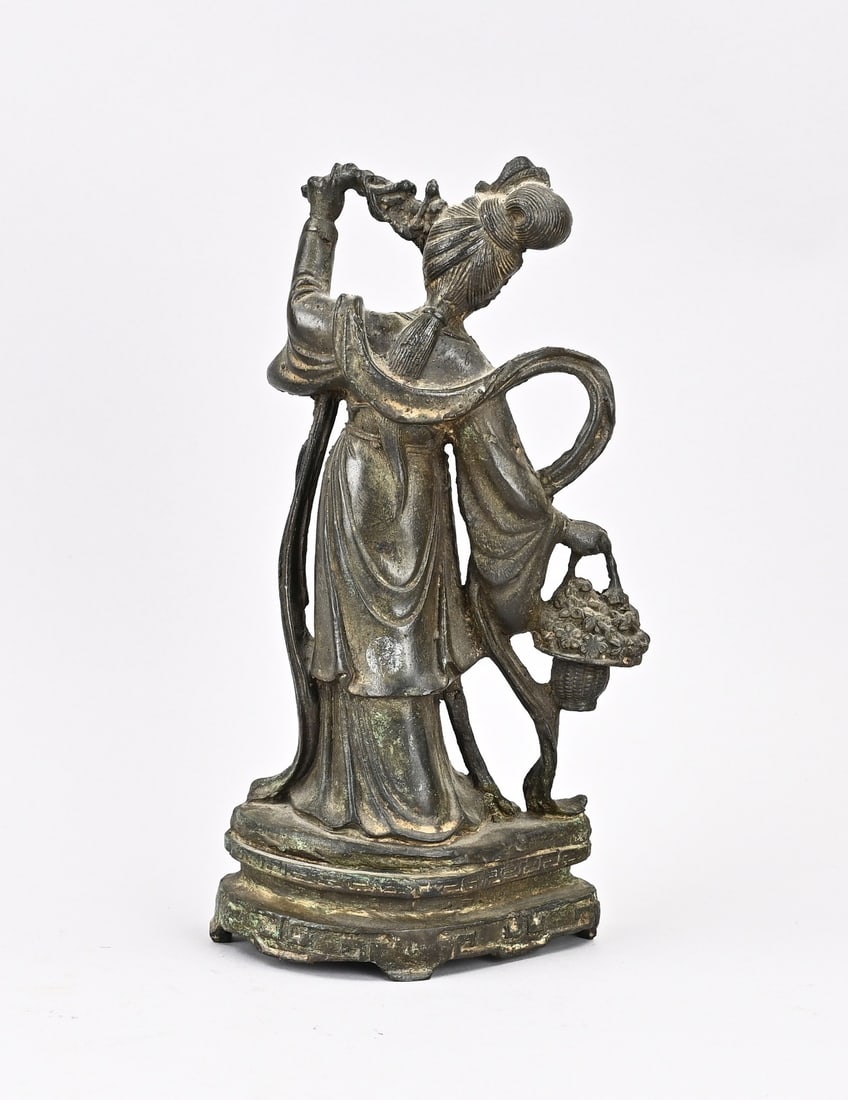 Bronze geisha - 2
