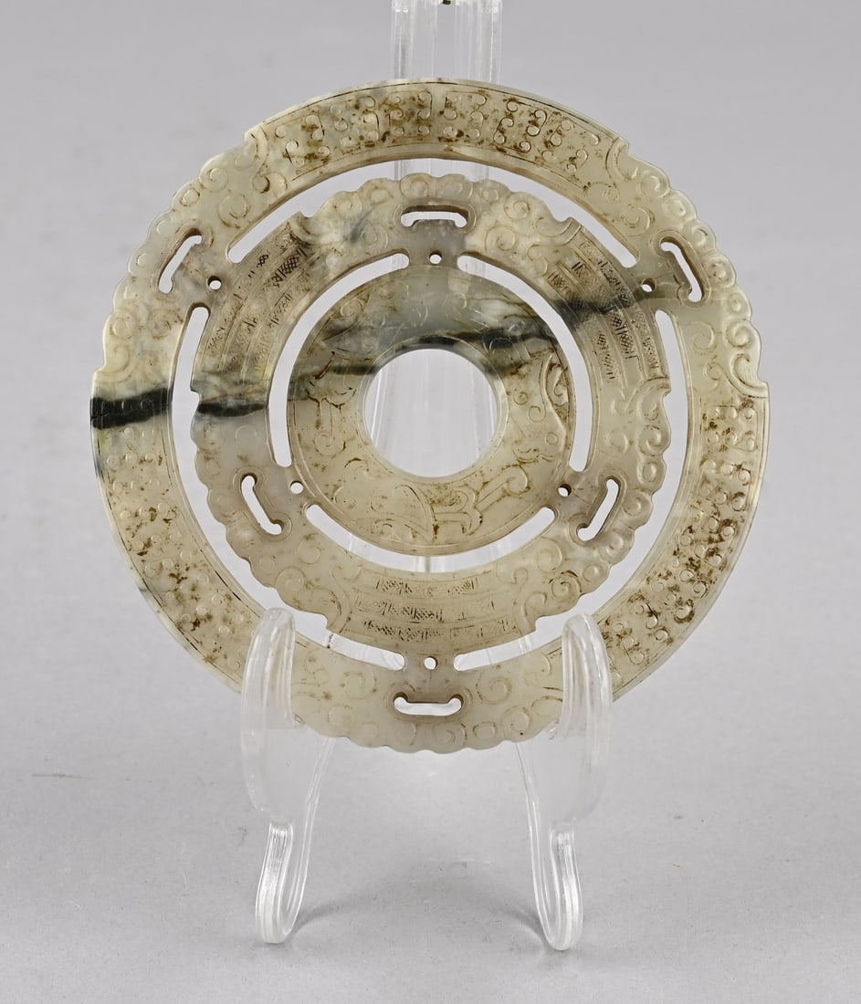 Openwork jade disc Ø 11.3 cm.: Antique Chinese openwork jade disc with geometric decoration. Dimensions: Ø 11.3 cm. In good condition.