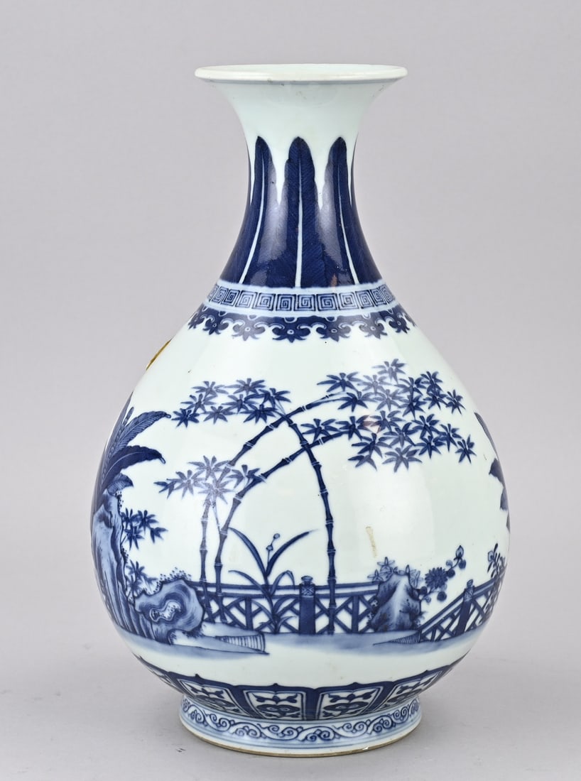 Chinese vase, H 31.6 cm. (1 of 3)