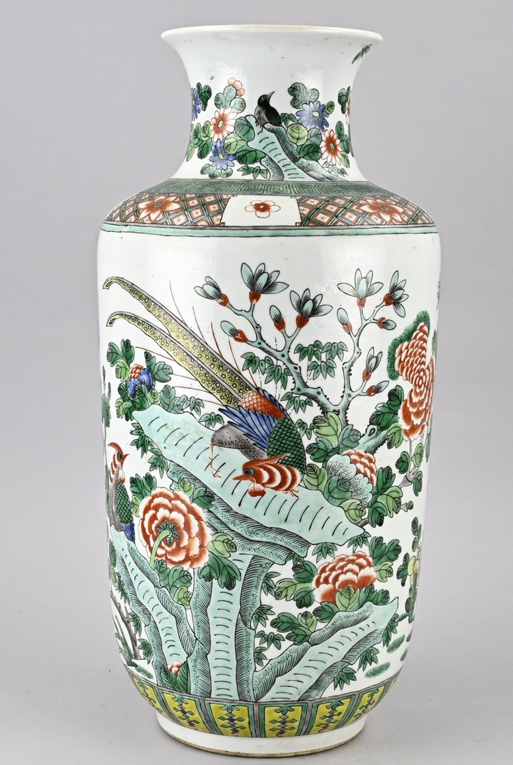 Chinese vase, H 47.5 cm.: 19th-century Chinese porcelain Familie Verte vase with garden/bird/butterfly/peony decoration. Dimensions: H 47.5 cm. In good condition.