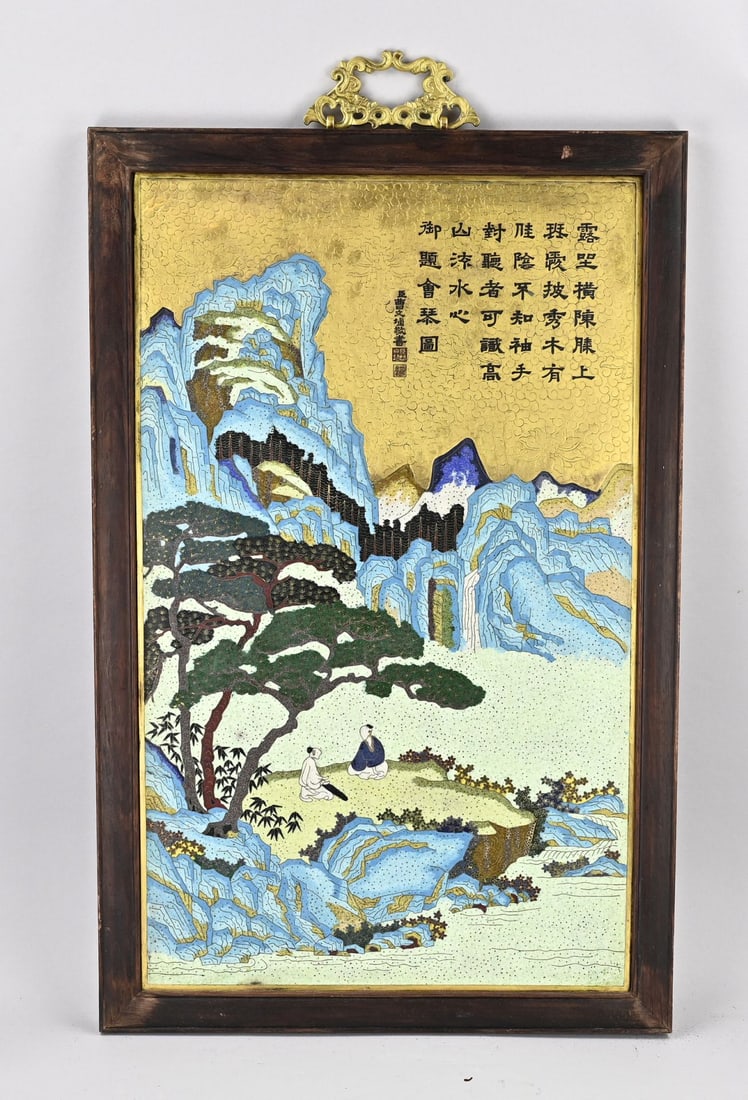 Chinese plaque (cloisonné): Chinese bronze and gilded cloisonné plaque with figures in a mountain landscape/text decoration and signature. 20th century. Dimensions: 68 x 42 cm. In good condition.