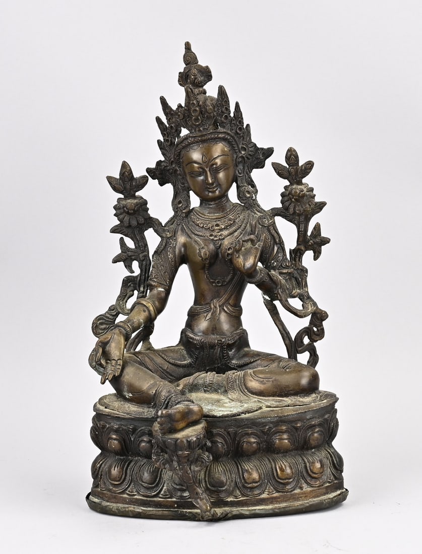 Bronze Buddha (Tibet): Old/antique Tibetan bronze Buddha. 20th century. Dimensions: H 40 cm. In good condition.