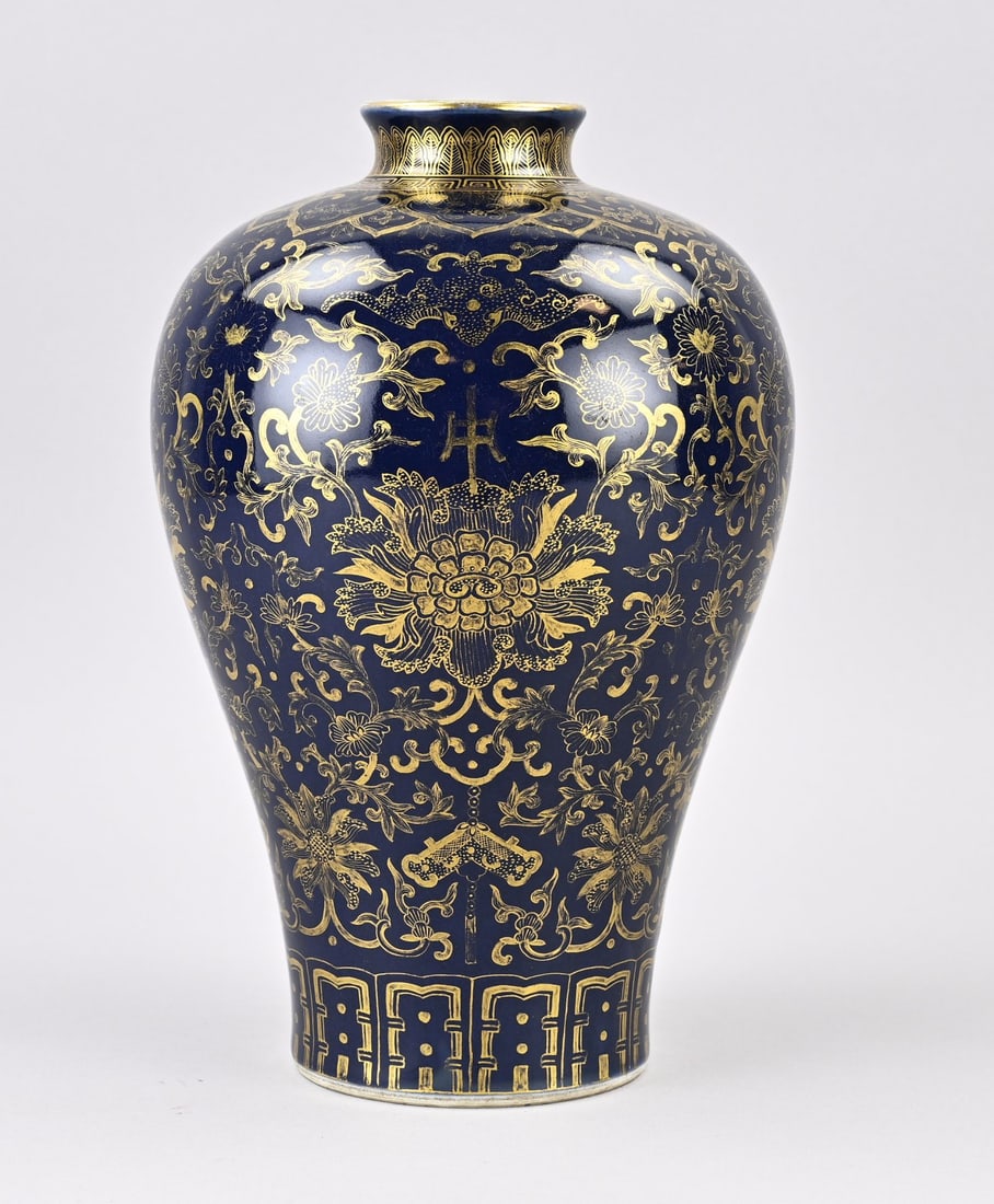 Chinese mei ping vase, H 29.3 cm. (1 of 3)