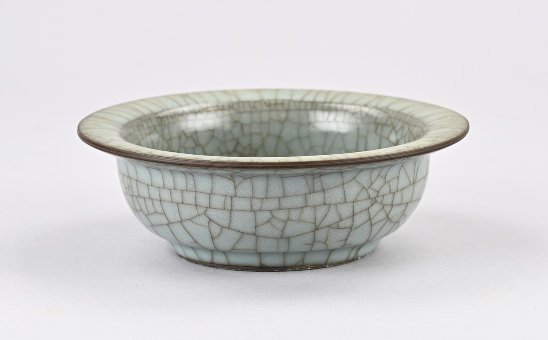 Chinese celadon bowl Ø 16.5 cm. (1 of 3)
