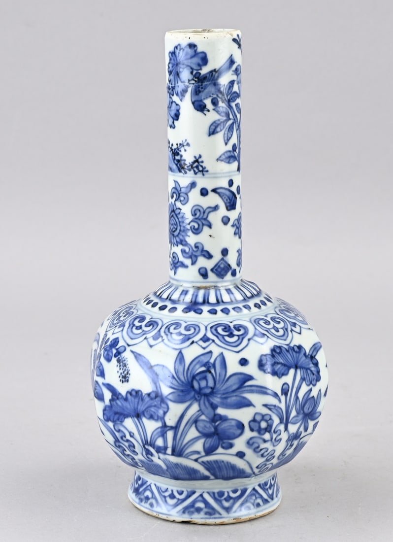 Chinese Wanli vase, H 25 cm. (1 of 2)