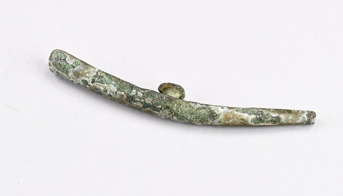 Chinese bronze object (belt hook) (1 of 2)