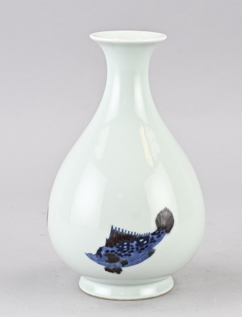 Chinese vase, H 21 cm. (1 of 2)