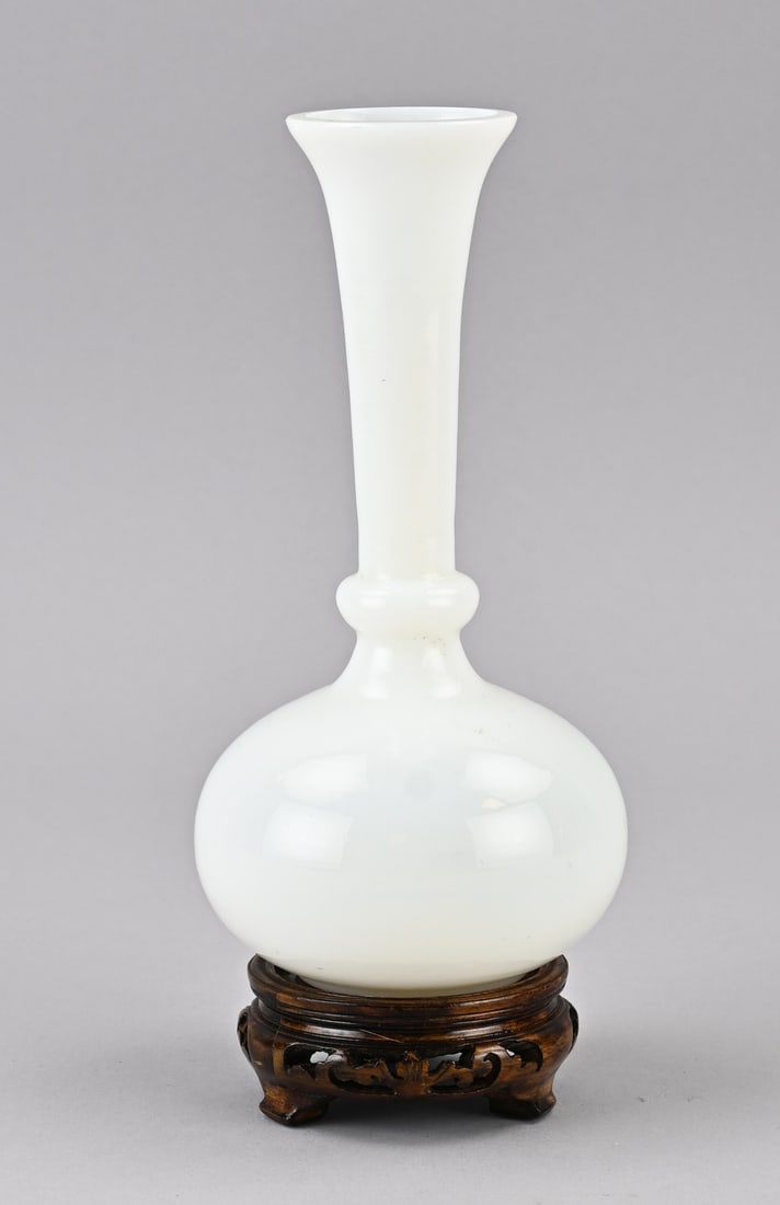 Chinese glass pipe vase + base, H 18.7 cm. (1 of 1)