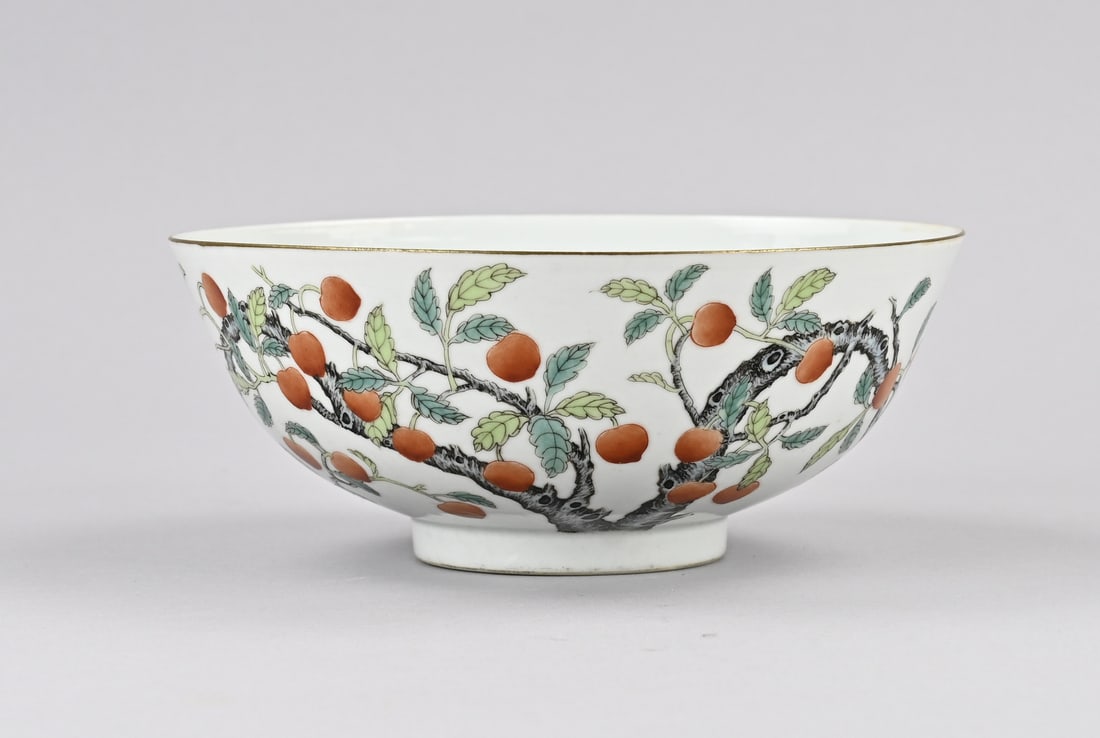 Chinese bowl Ø 18 cm.: Old Chinese porcelain bowl with cherry tree decoration. Six-character base mark. Dimensions: H 7.5 x Ø 18 cm. In good condition.