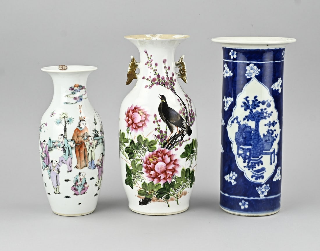 3x Chinese vase, H 23 - 28 cm.: Three antique Chinese porcelain vases. 1x Rose Family with figurative decoration, 19th century. 1x Floral/bird + text decoration, rim damage. 1x Blue and white with precious objects decoration, circa